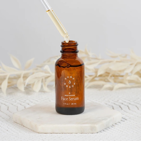 Hugh & Grace Restoring Face Serum
Retails at $95.00 - Picture 3 of 4